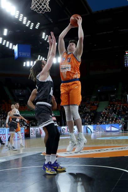 逐渐散发出 逐渐散发出